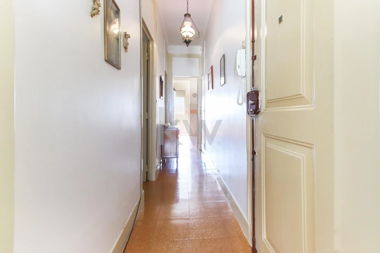 Apartamento T5 para Venda em Campolide Foto 5