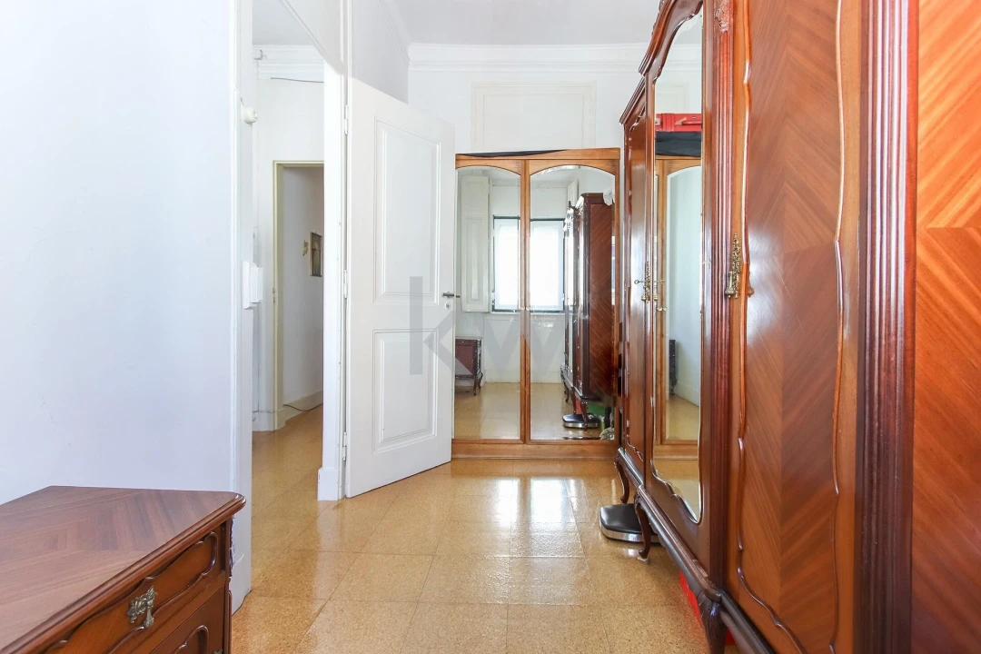 Apartamento T5 para Venda em Campolide Foto 8