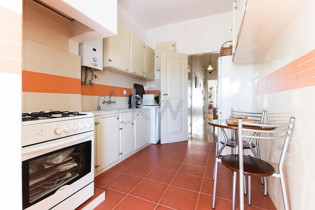 Apartamento T5 para Venda em Campolide Foto 12