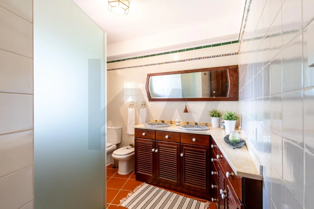 Moradia T8 para Venda em Serpins Foto 48