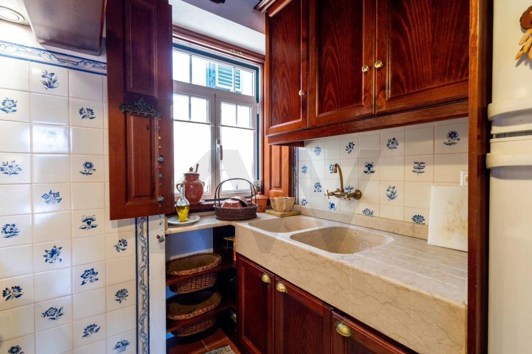 Moradia T8 para Venda em Serpins Foto 16