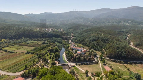 Moradia T8 para Venda em Serpins