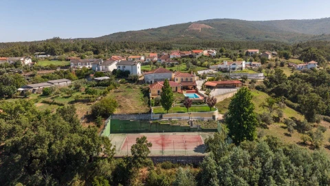 Moradia T8 para Venda em Serpins