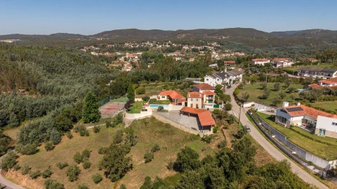 Moradia T8 para Venda em Serpins