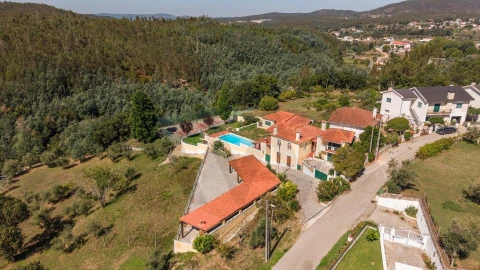Moradia T8 para Venda em Serpins