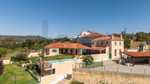 Moradia T8 para Venda em Serpins