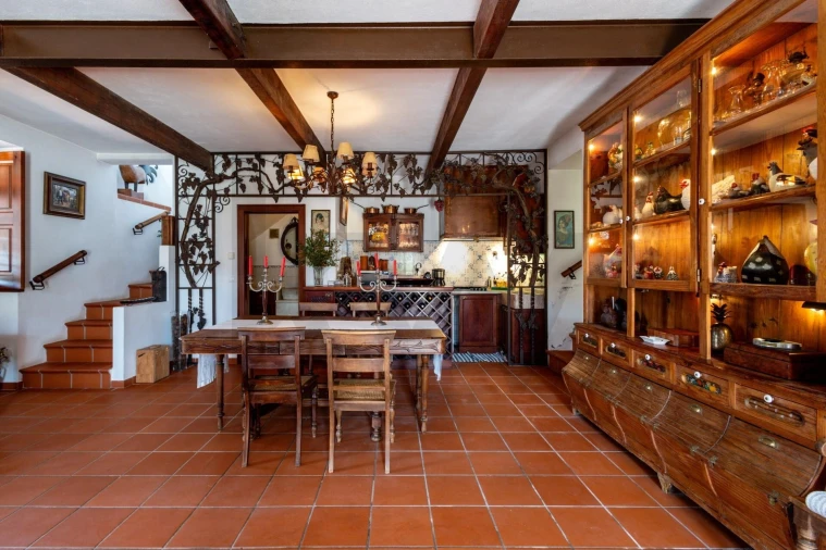 Moradia T8 para Venda em Serpins Foto 4