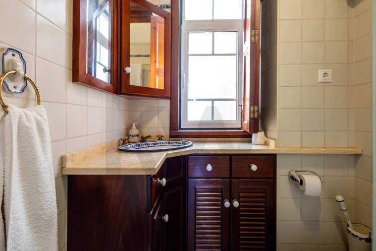 Moradia T8 para Venda em Serpins Foto 19