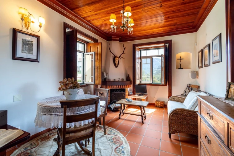 Moradia T8 para Venda em Serpins Foto 27