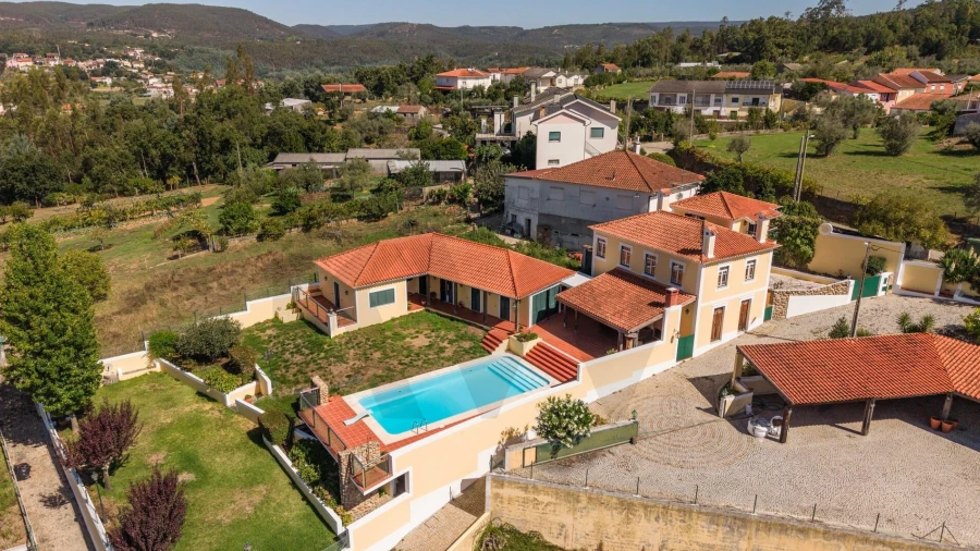 Moradia T8 para Venda em Serpins