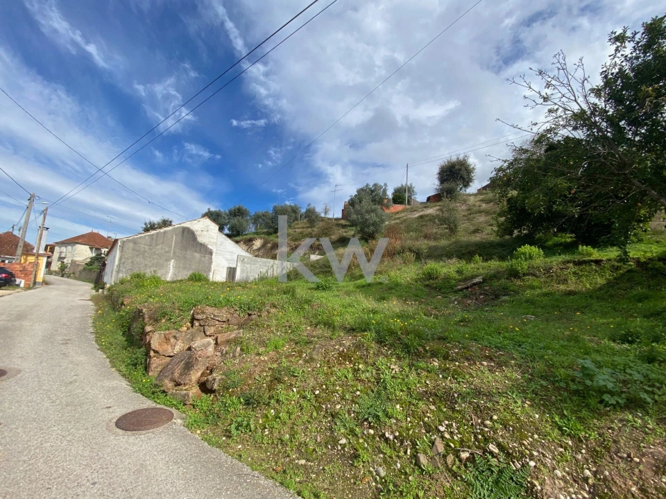 Moradia T2 para Venda em Santiago e São Simão de Litém e Albergaria dos Doze Foto 3