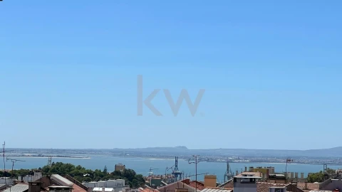 Apartamento T4 para Venda em Beato