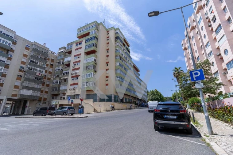 Apartamento T4 para Venda em Beato Foto 32