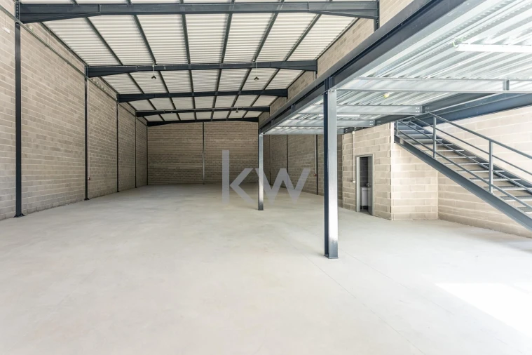 Armazém para Arrendamento em Livração Foto 3