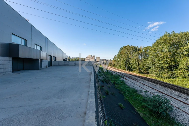 Armazém para Arrendamento em Livração Foto 14