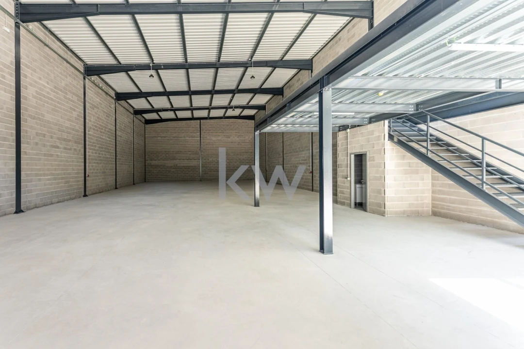 Armazém para Arrendamento em Livração Foto 3