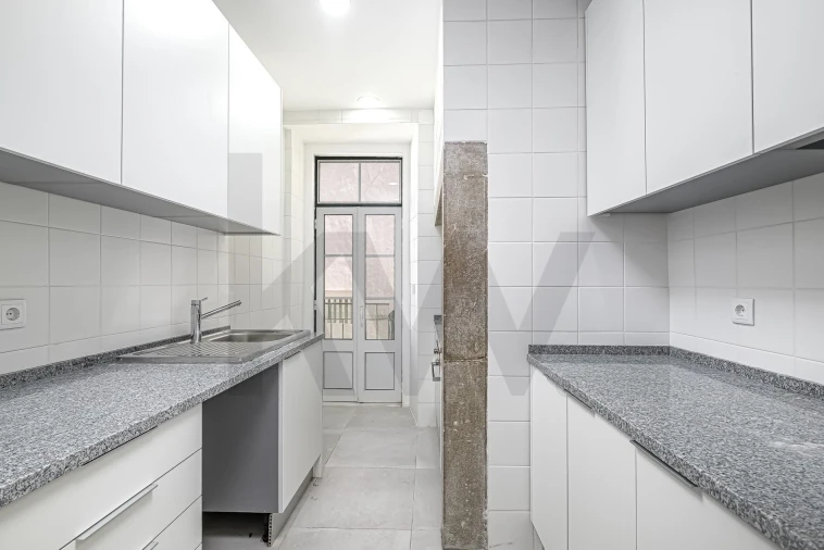 Apartamento T3 para Arrendamento em Avenidas Novas Foto 13
