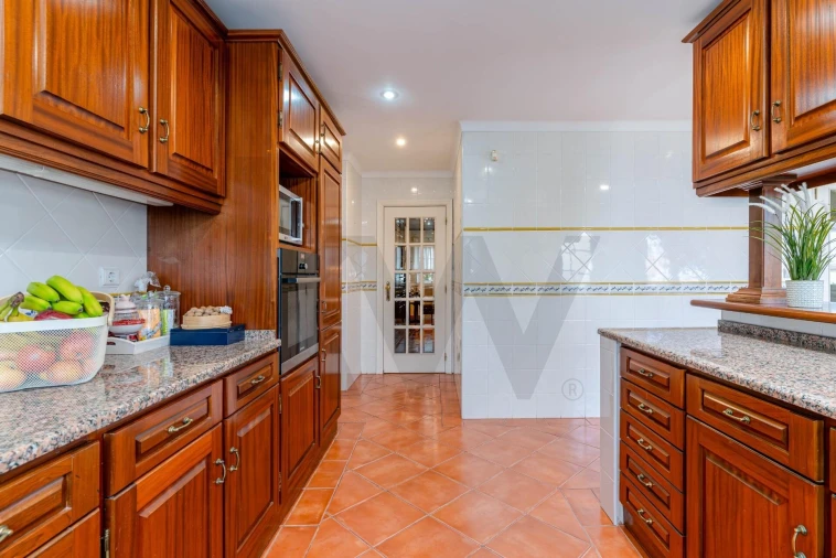 Moradia T4 para Arrendamento em Charneca de Caparica e Sobreda Foto 38