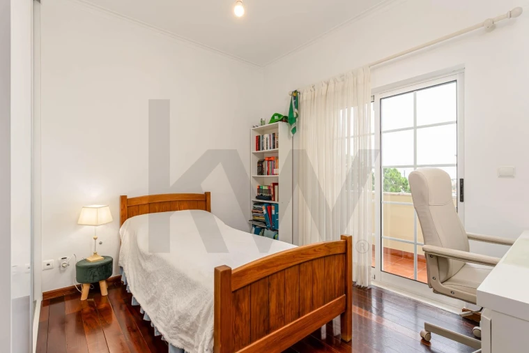 Moradia T4 para Arrendamento em Charneca de Caparica e Sobreda Foto 21