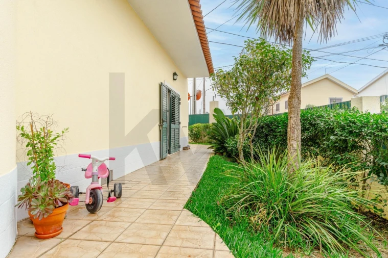 Moradia T4 para Arrendamento em Charneca de Caparica e Sobreda Foto 51