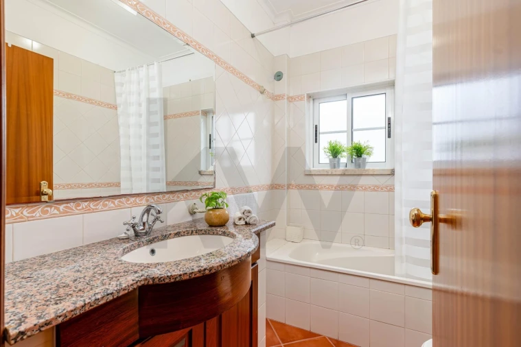 Moradia T4 para Arrendamento em Charneca de Caparica e Sobreda Foto 24