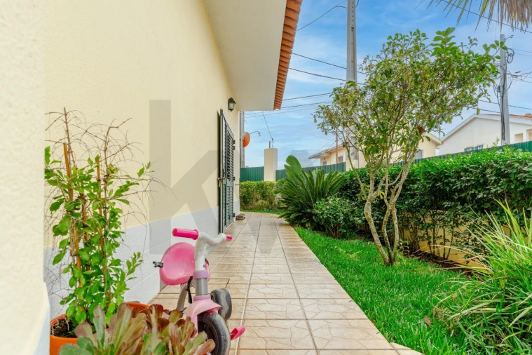 Moradia T4 para Arrendamento em Charneca de Caparica e Sobreda Foto 2