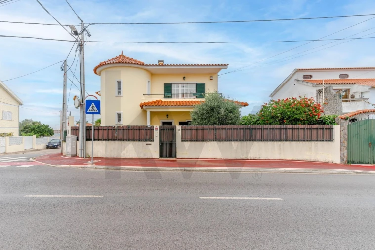 Moradia T4 para Arrendamento em Charneca de Caparica e Sobreda Foto 52