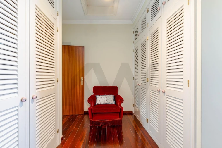 Moradia T4 para Arrendamento em Charneca de Caparica e Sobreda Foto 12