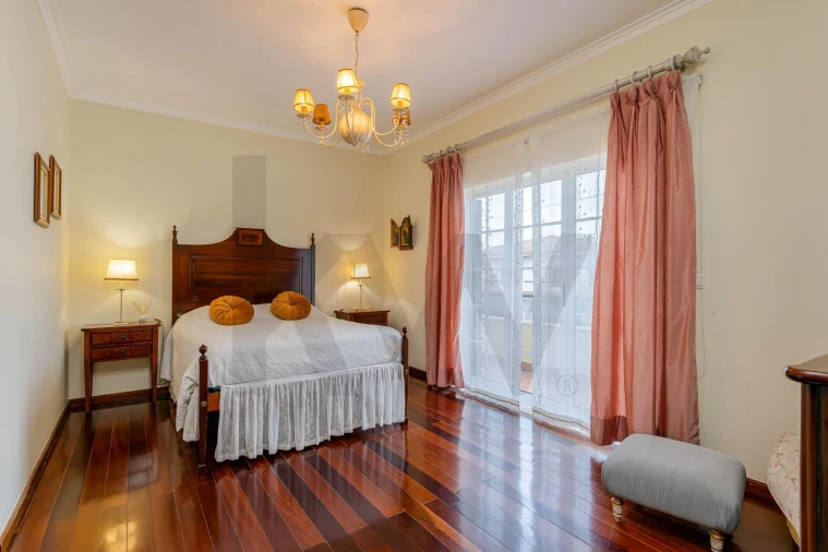 Moradia T4 para Arrendamento em Charneca de Caparica e Sobreda Foto 7