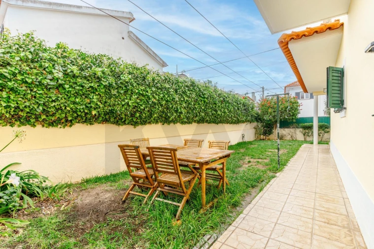 Moradia T4 para Arrendamento em Charneca de Caparica e Sobreda Foto 30