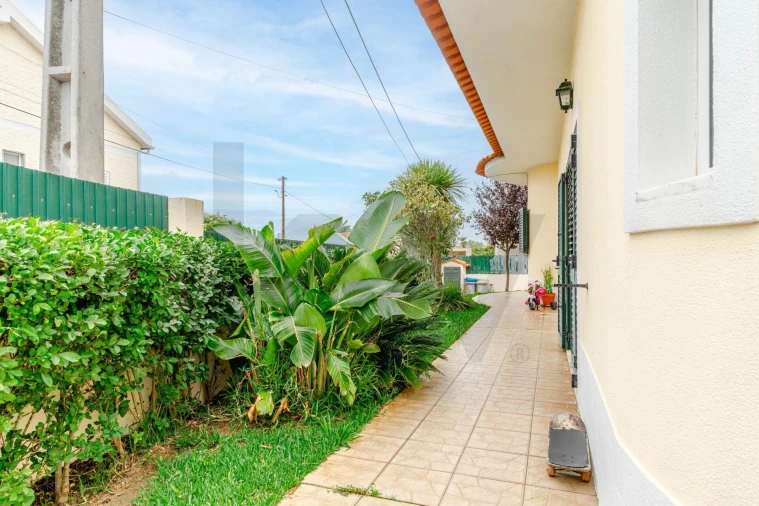 Moradia T4 para Arrendamento em Charneca de Caparica e Sobreda Foto 3