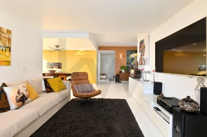 Apartamento T5 para Venda em Oeiras e São Julião da Barra, Paço de Arcos e Caxias