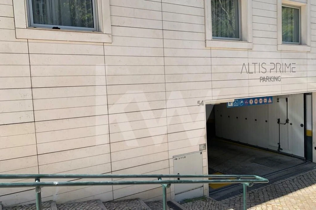 Garagem para Venda em Santo António Foto 3