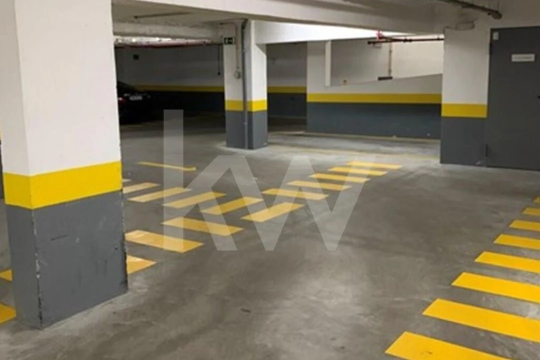 Garagem para Venda em Santo António Foto 16