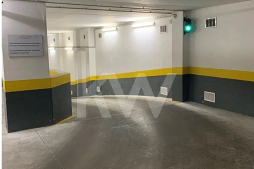 Garagem para Venda em Santo António Foto 17