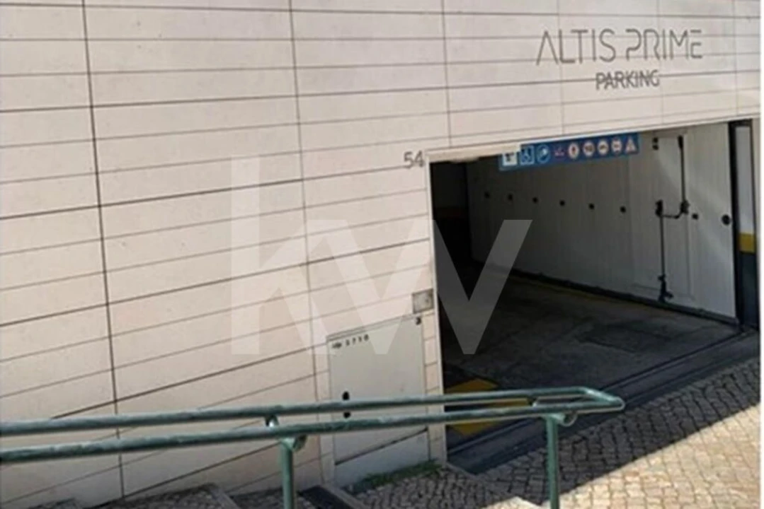 Garagem para Venda em Santo António Foto 2