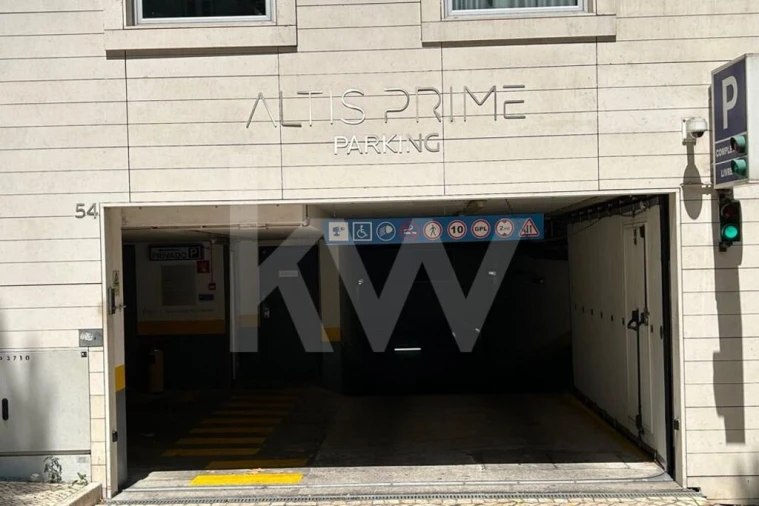 Garagem para Venda em Santo António Foto 4