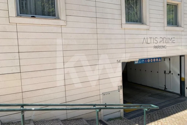 Garagem para Venda em Santo António Foto 3