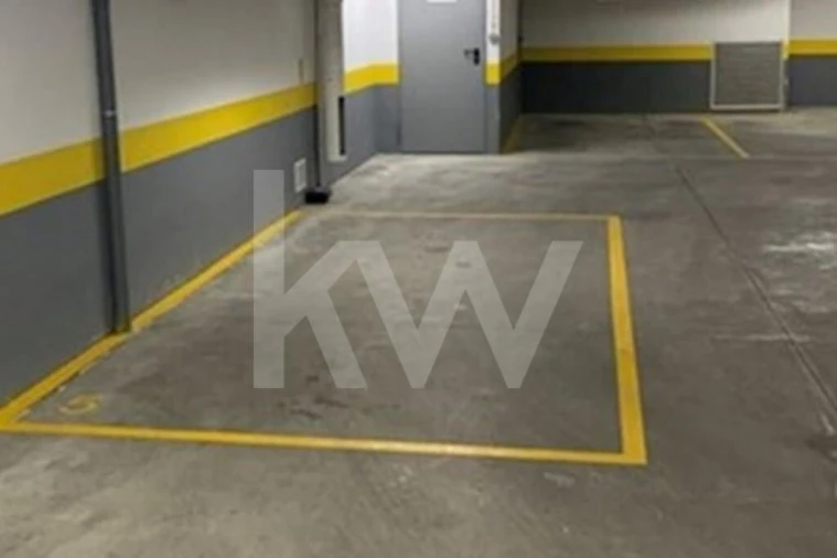 Garagem para Venda em Santo António Foto 8