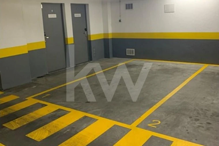 Garagem para Venda em Santo António Foto 11