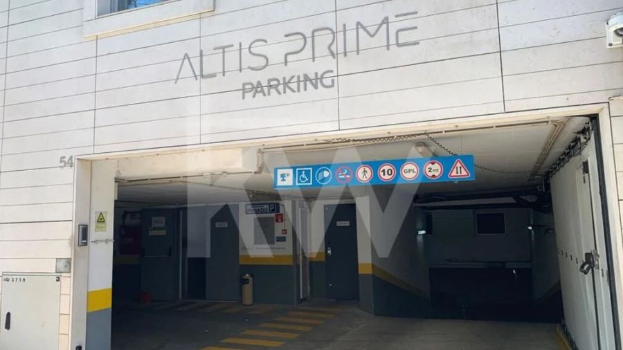 Garagem para Venda em Santo António