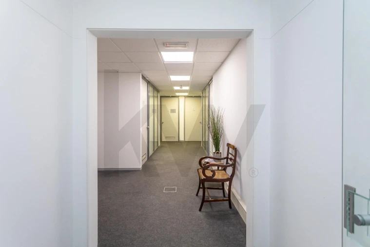 Escritório para Arrendamento em Santo António Foto 8