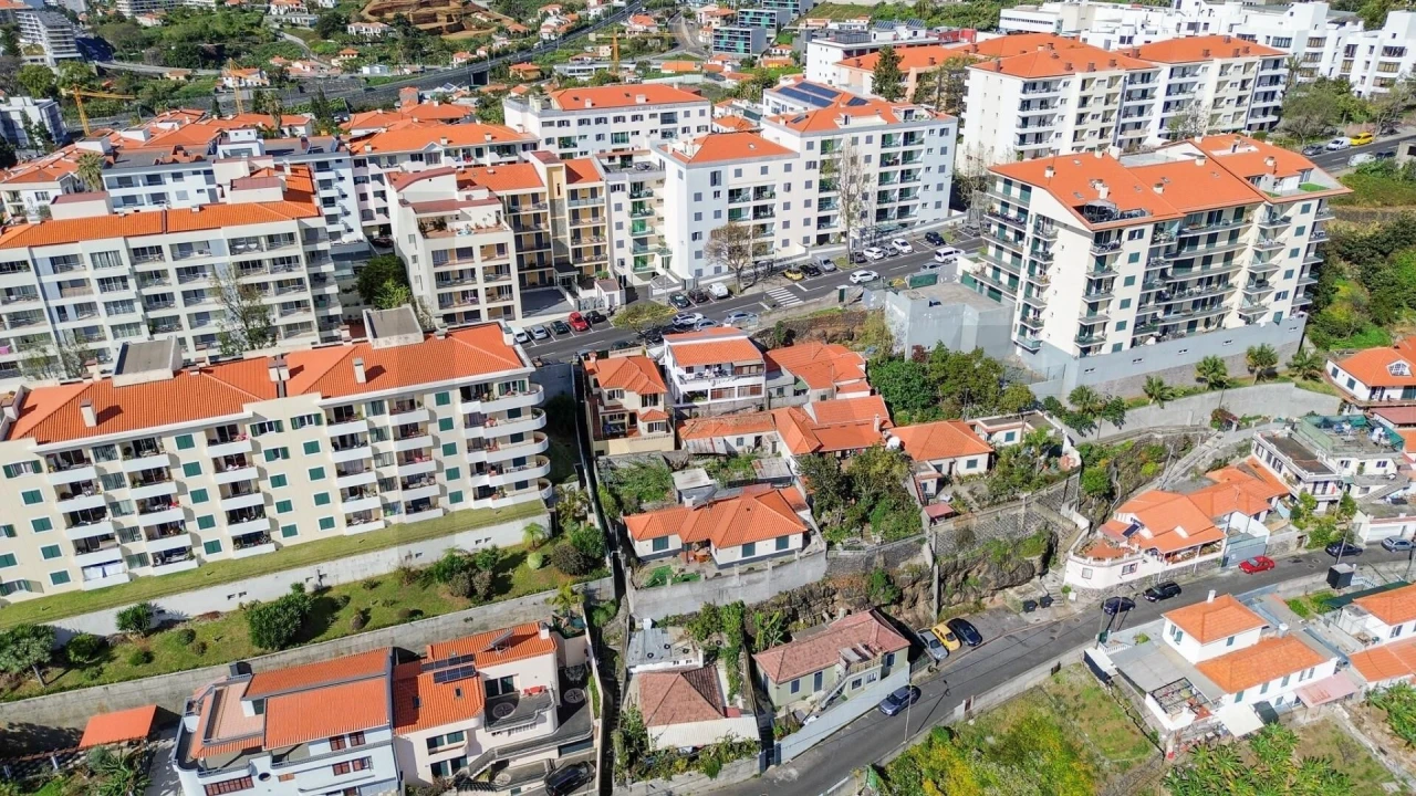 Moradia T3 para Venda em Santo Antonio Foto 60
