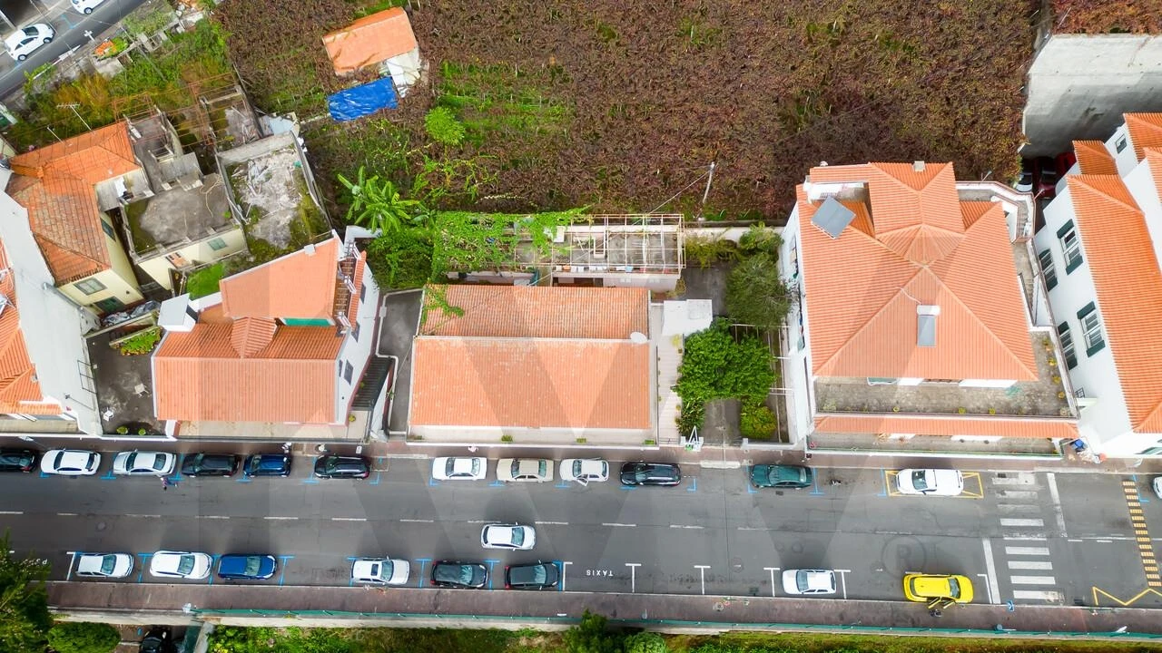 Moradia T5 para Venda em Estreito de Camara de Lobos Foto 26