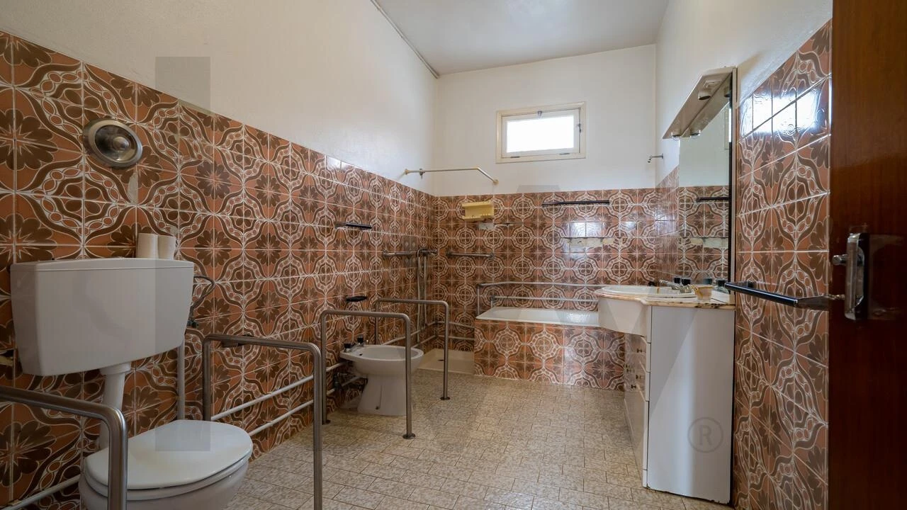 Moradia T5 para Venda em Estreito de Camara de Lobos Foto 15