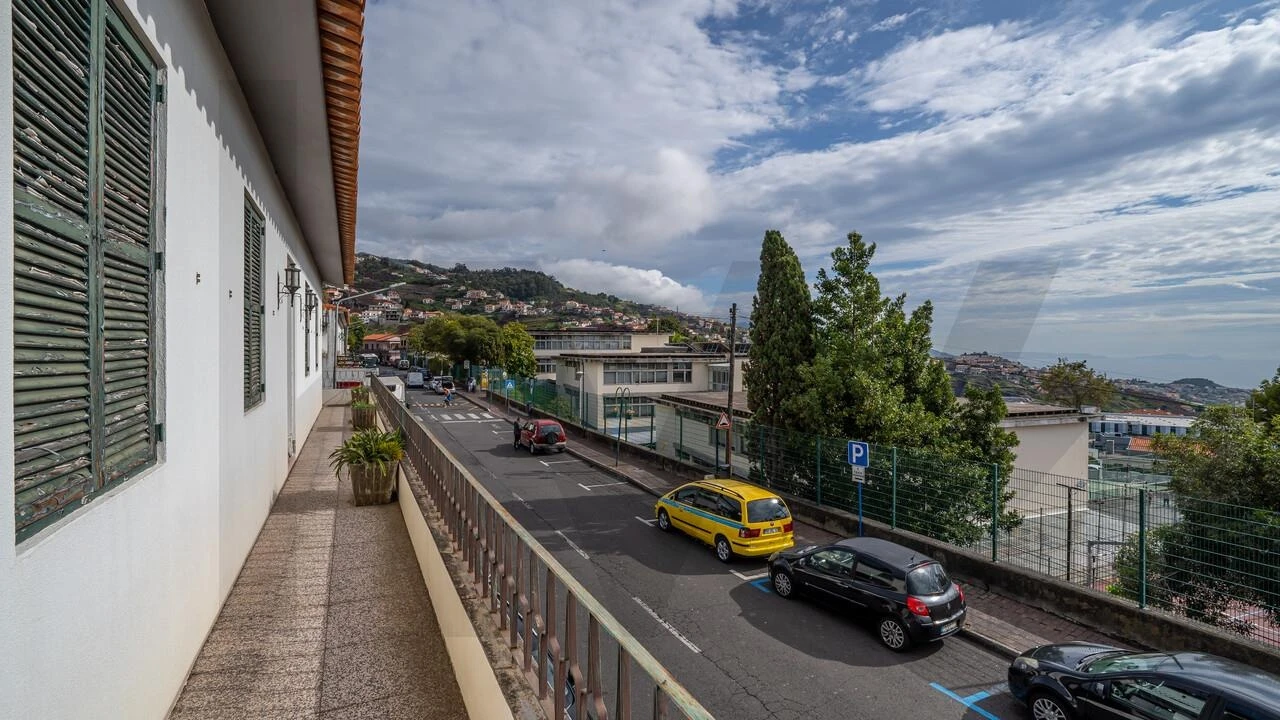 Moradia T5 para Venda em Estreito de Camara de Lobos Foto 19