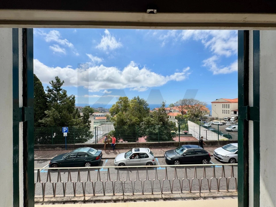 Moradia T5 para Venda em Estreito de Camara de Lobos Foto 21