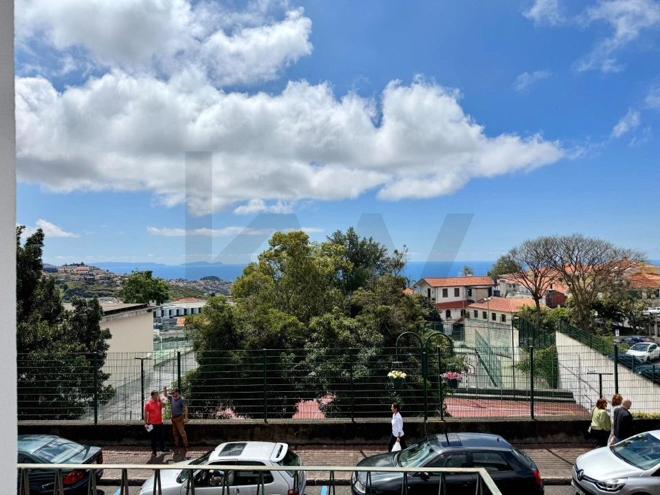 Moradia T5 para Venda em Estreito de Camara de Lobos Foto 3