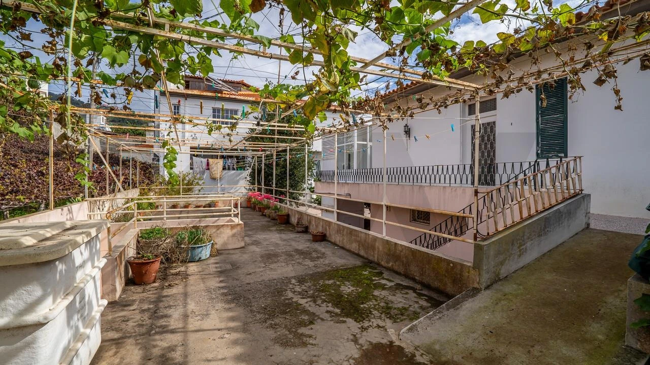 Moradia T5 para Venda em Estreito de Camara de Lobos Foto 7