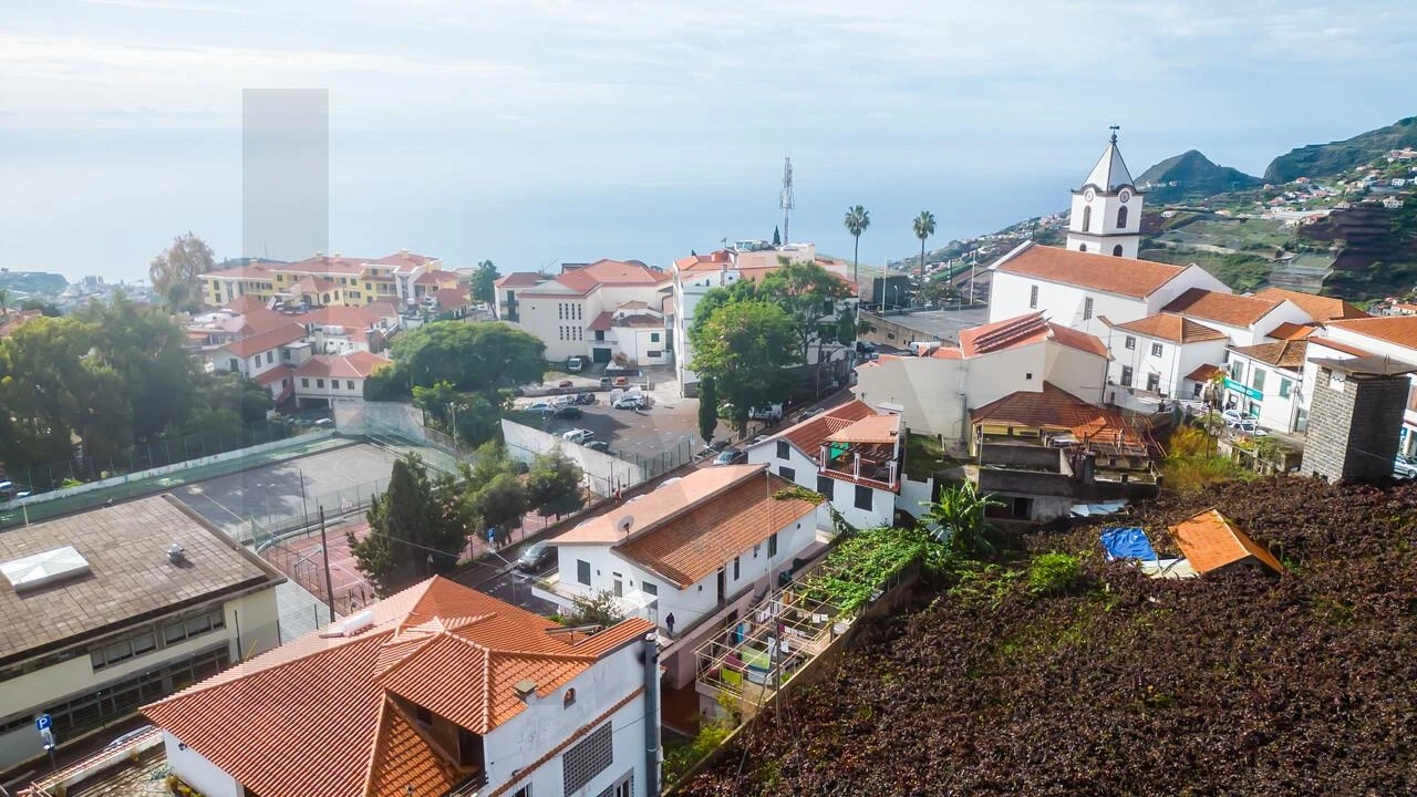 Moradia T5 para Venda em Estreito de Camara de Lobos Foto 24